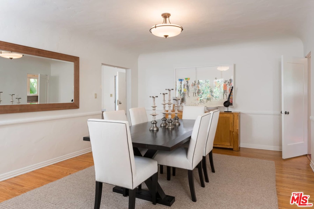 12230 Dunoon Lane Los Angeles, CA 90049 - Photo 7 of 30