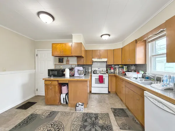 $112,000 | 1607 South Highland Avenue, Freeport, IL 61032