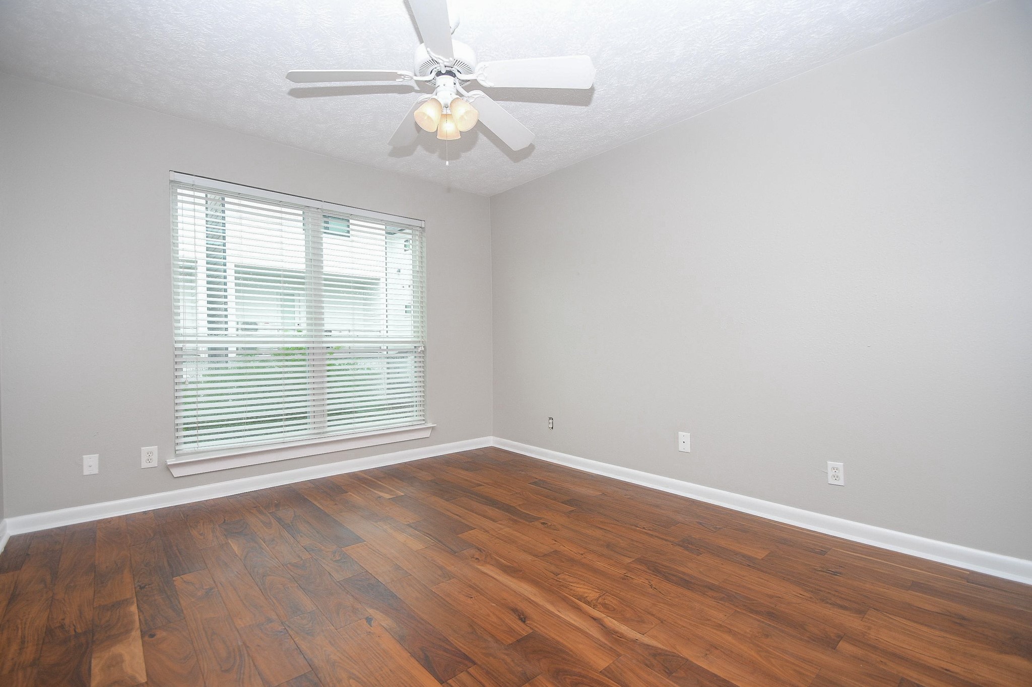 239 Malone Street, Unit B Houston, TX 77007 - Photo 27 of 35 Bedroom #2