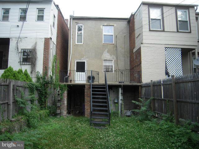 507 K Street Northeast Washington, DC 20002 - Photo 4 of 9 a front view of a house with a garden