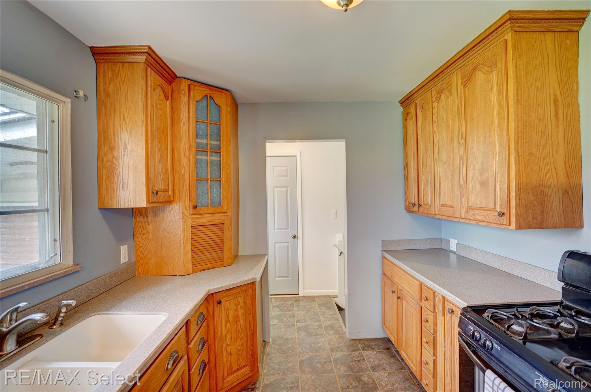 6237 East Pierson Road Flint, MI 48506 - Photo 16 of 29 6237 E Pierson Rd 28.jpg