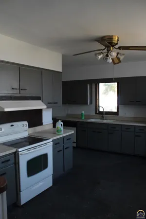 $105,000 | 618 Main Street, Osage City, KS 66523