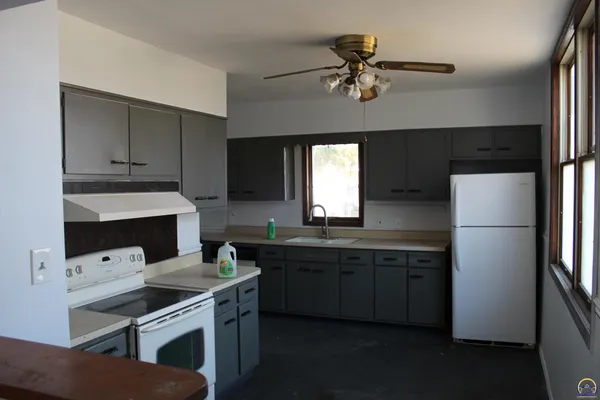 $105,000 | 618 Main Street, Osage City, KS 66523