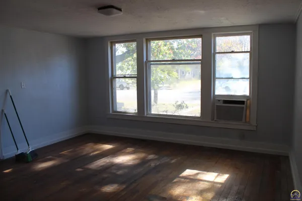 $105,000 | 618 Main Street, Osage City, KS 66523