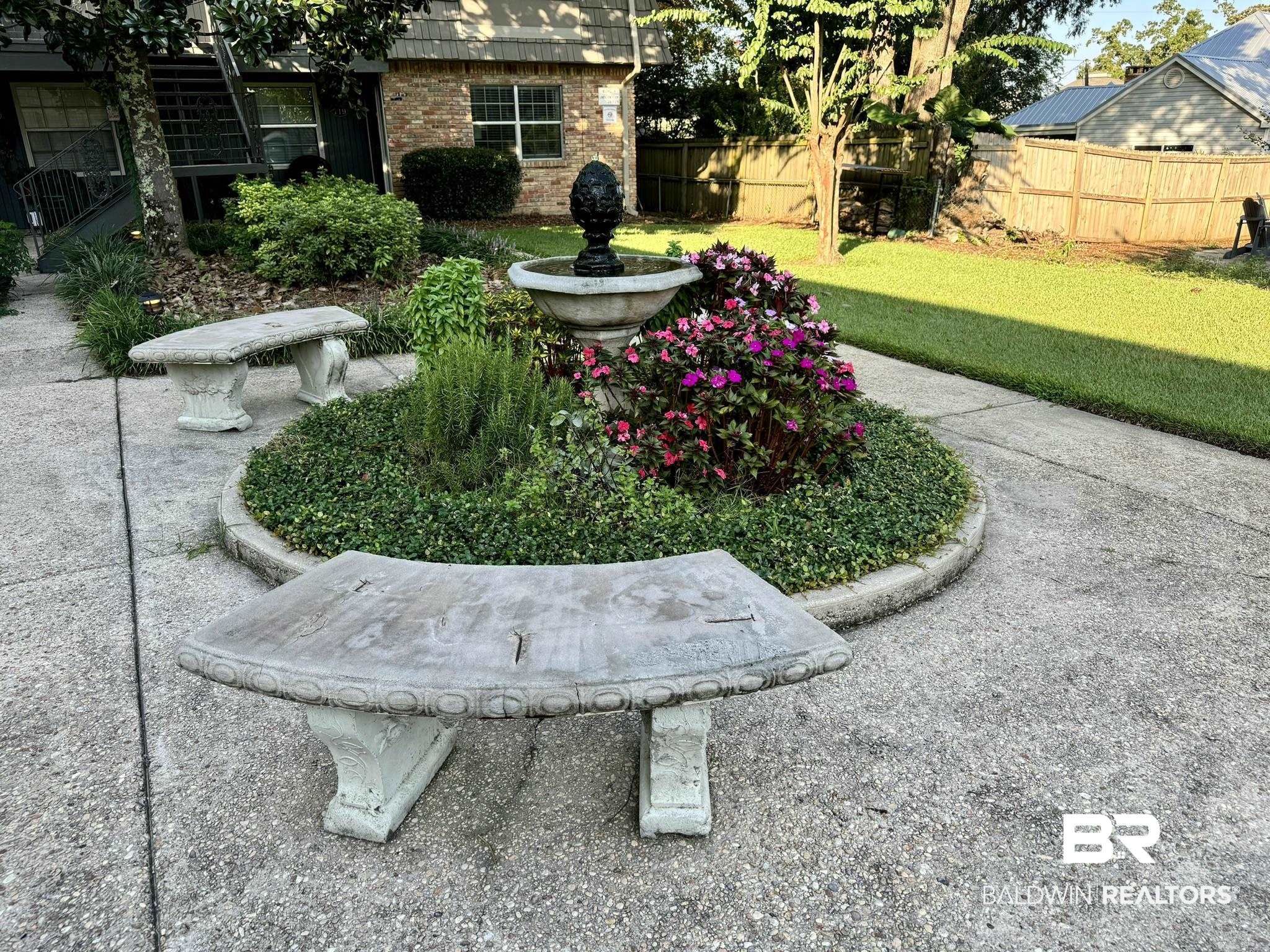 207 South Mobile Street, Unit 217 Fairhope, AL 36532 - Photo 7 of 8 View of yard