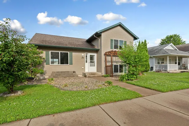$289,900 | 2112 York Street, St. Peter, MN 56082