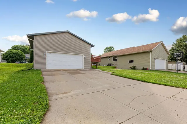 $289,900 | 2112 York Street, St. Peter, MN 56082