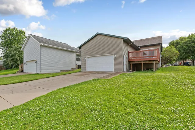 $289,900 | 2112 York Street, St. Peter, MN 56082