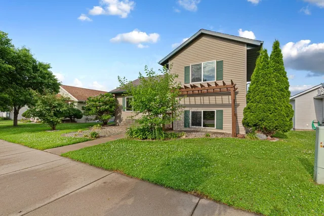 $289,900 | 2112 York Street, St. Peter, MN 56082