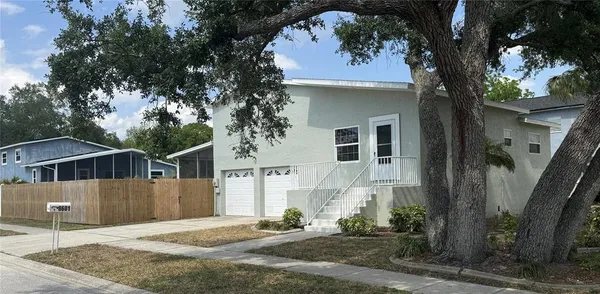 $2,795 | 8601 Rue Chateaux Drive, Largo, FL 33777