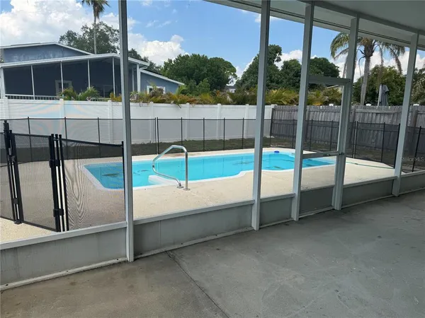 $2,795 | 8601 Rue Chateaux Drive, Largo, FL 33777