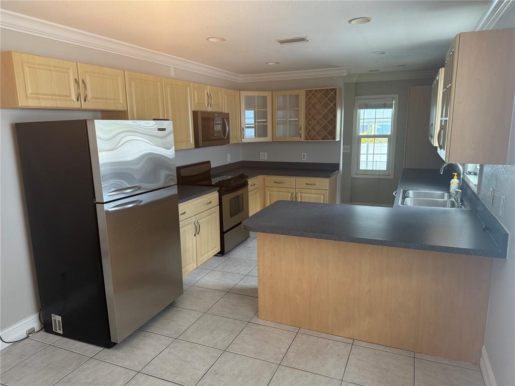 8601 Rue Chateaux Drive Largo, FL 33777 - Photo 3 of 13