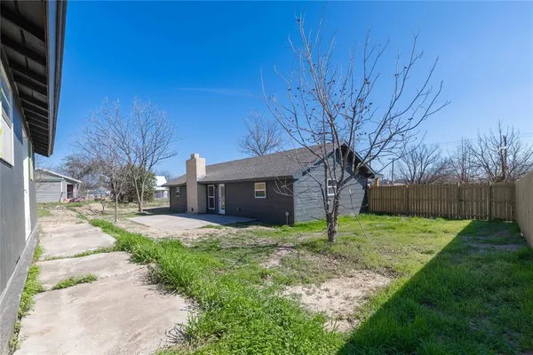 $338,000 | 603 North Pearl Street, Comanche, TX 76442