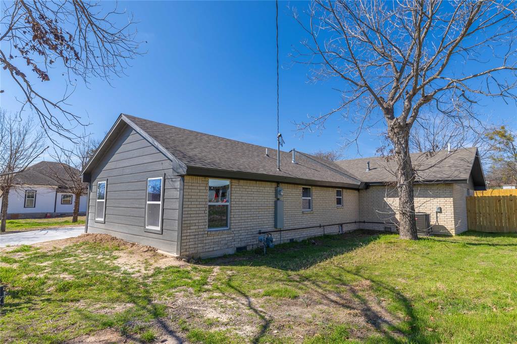 603 North Pearl Street Comanche, TX 76442 - Photo 4 of 40