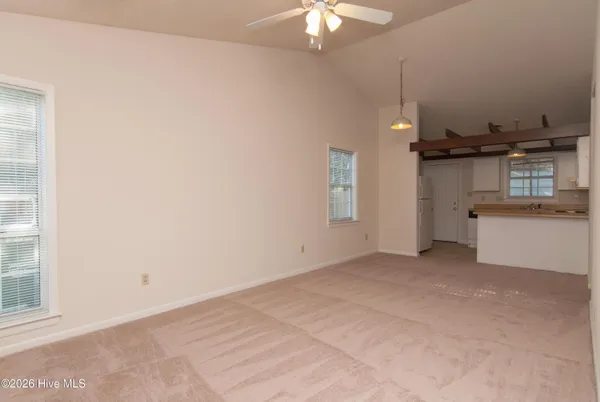 $1,300 | 820 Varsity Drive, Wilmington, NC 28403