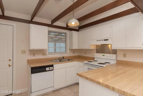 $1,300 | 820 Varsity Drive, Wilmington, NC 28403