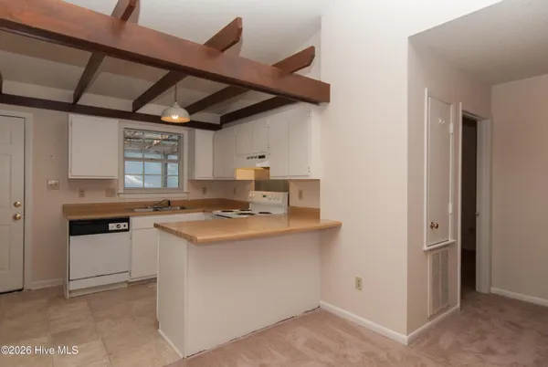 $1,300 | 820 Varsity Drive, Wilmington, NC 28403