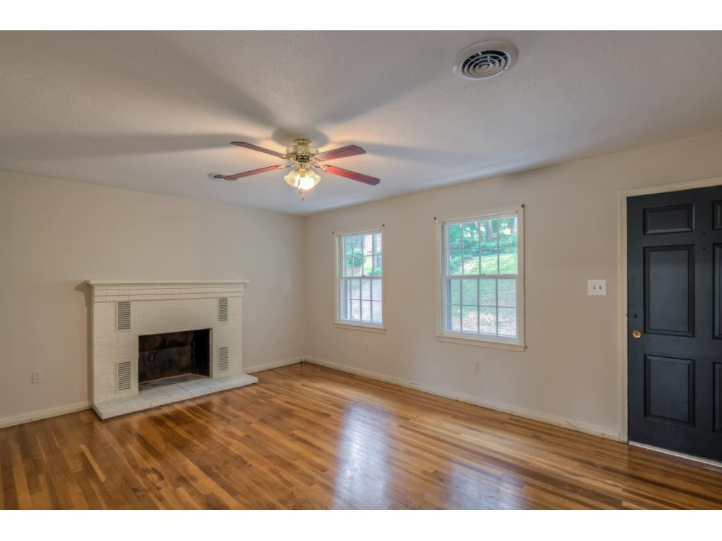 328 Mockingbird Road Bristol, TN 37620 - Photo 2 of 26 Photo 2