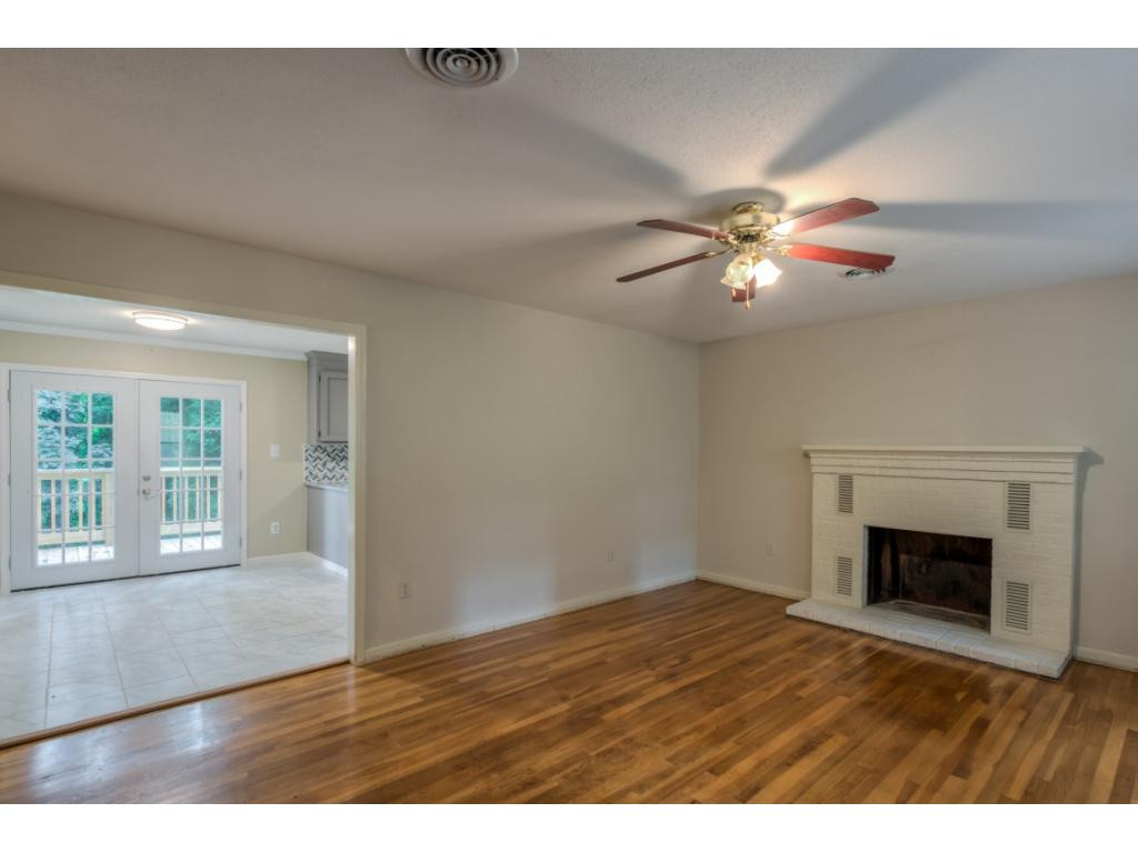 328 Mockingbird Road Bristol, TN 37620 - Photo 3 of 26 Photo 3