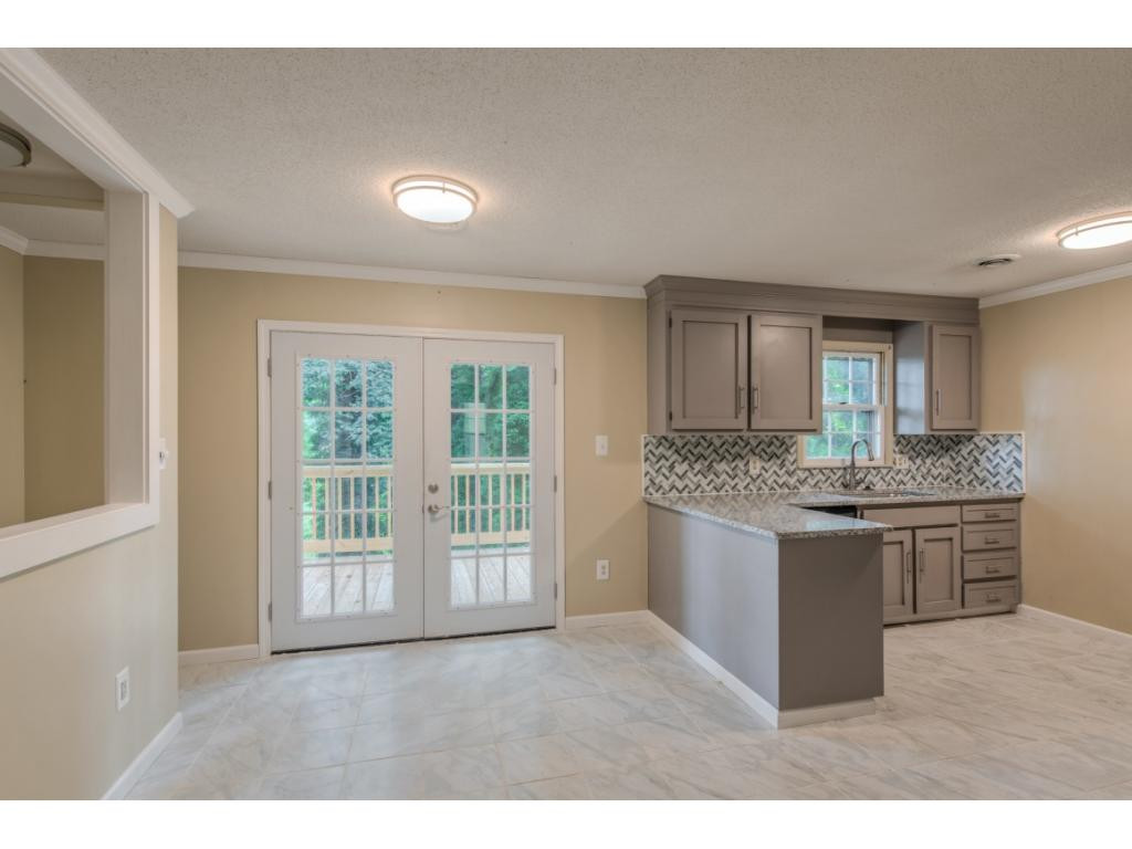 328 Mockingbird Road Bristol, TN 37620 - Photo 4 of 26 Photo 4