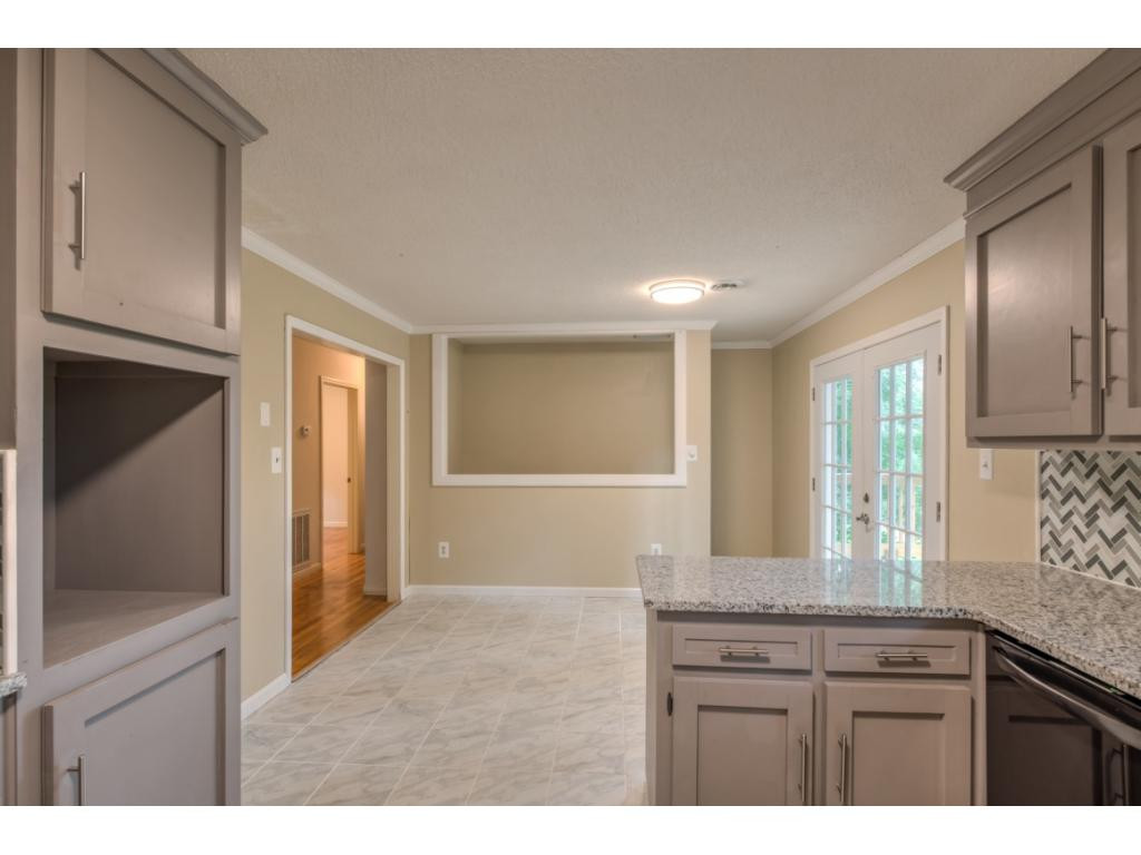 328 Mockingbird Road Bristol, TN 37620 - Photo 7 of 26 Photo 7