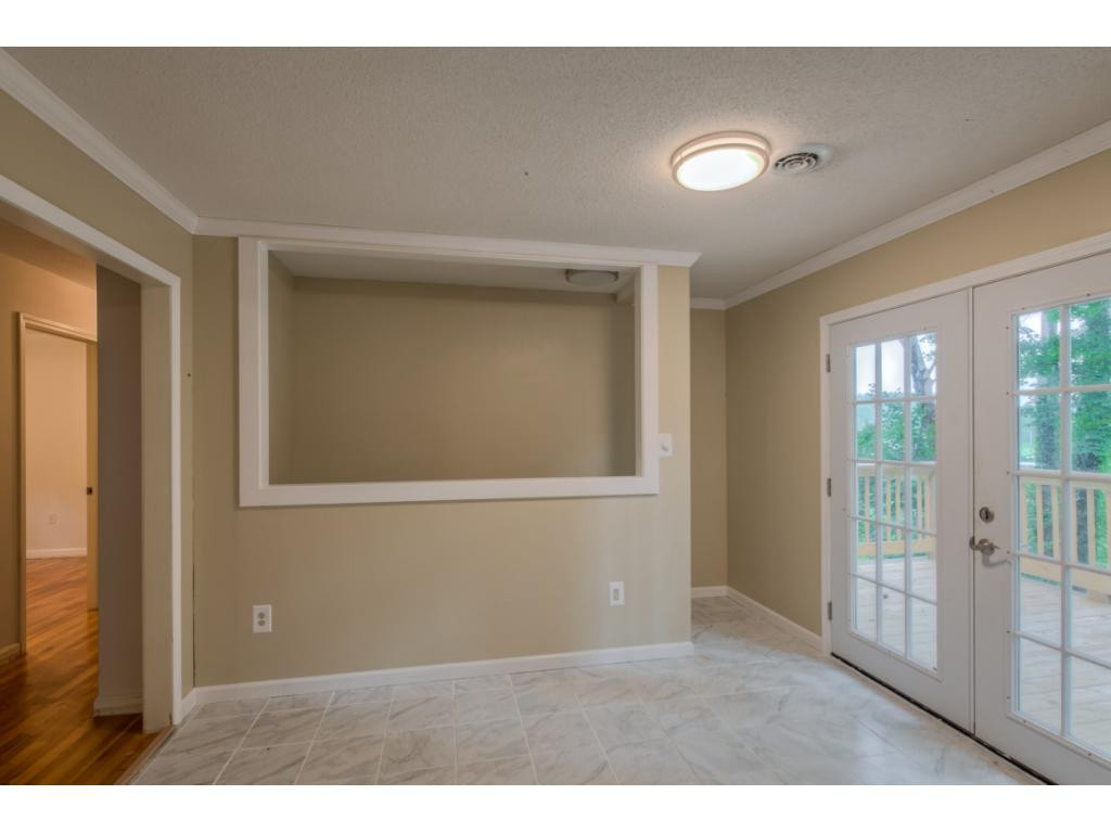 328 Mockingbird Road Bristol, TN 37620 - Photo 8 of 26 Photo 8