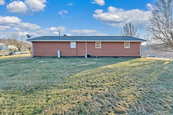 a view of a yard in front of a house