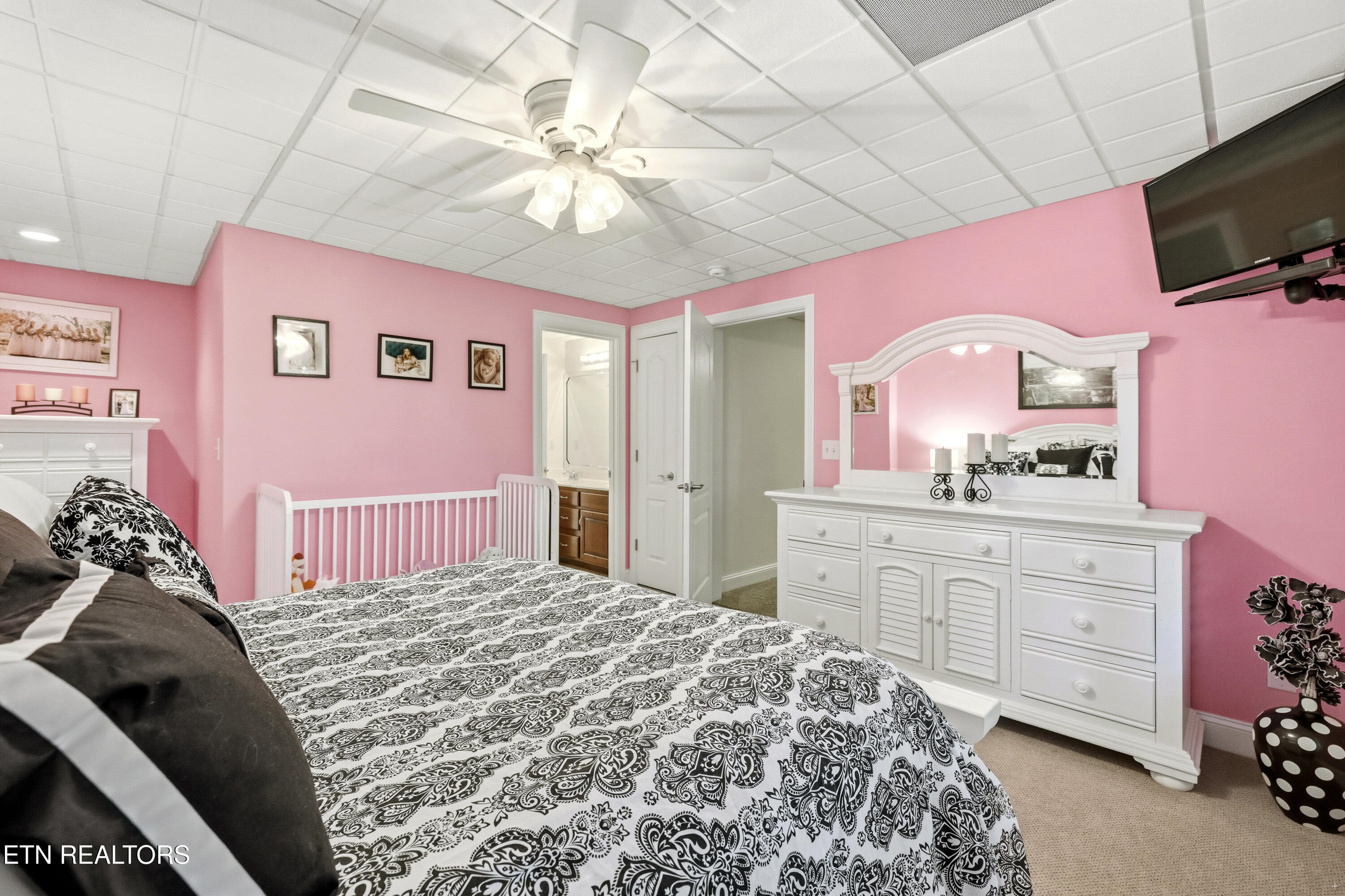 127 Ridgeland Lane Sharps Chapel, TN 37866 - Photo 37 of 52 Nice large room down