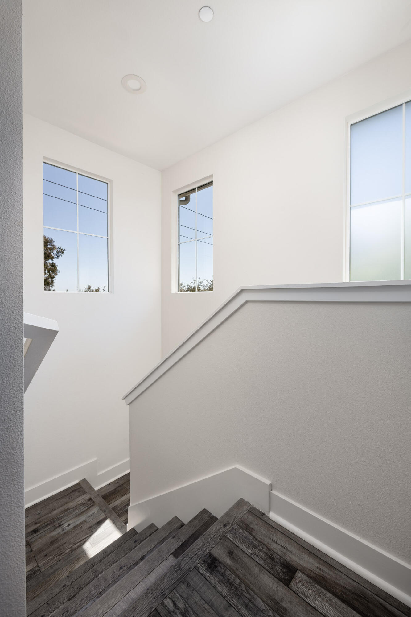 5685 Surfrider Way, Unit 105 Goleta, CA 93117 - Photo 18 of 29 Stair