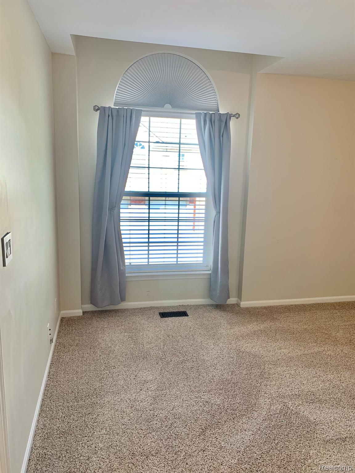 3494 Oakmonte Boulevard Rochester, MI 48306 - Photo 29 of 37 Gallery Image 29