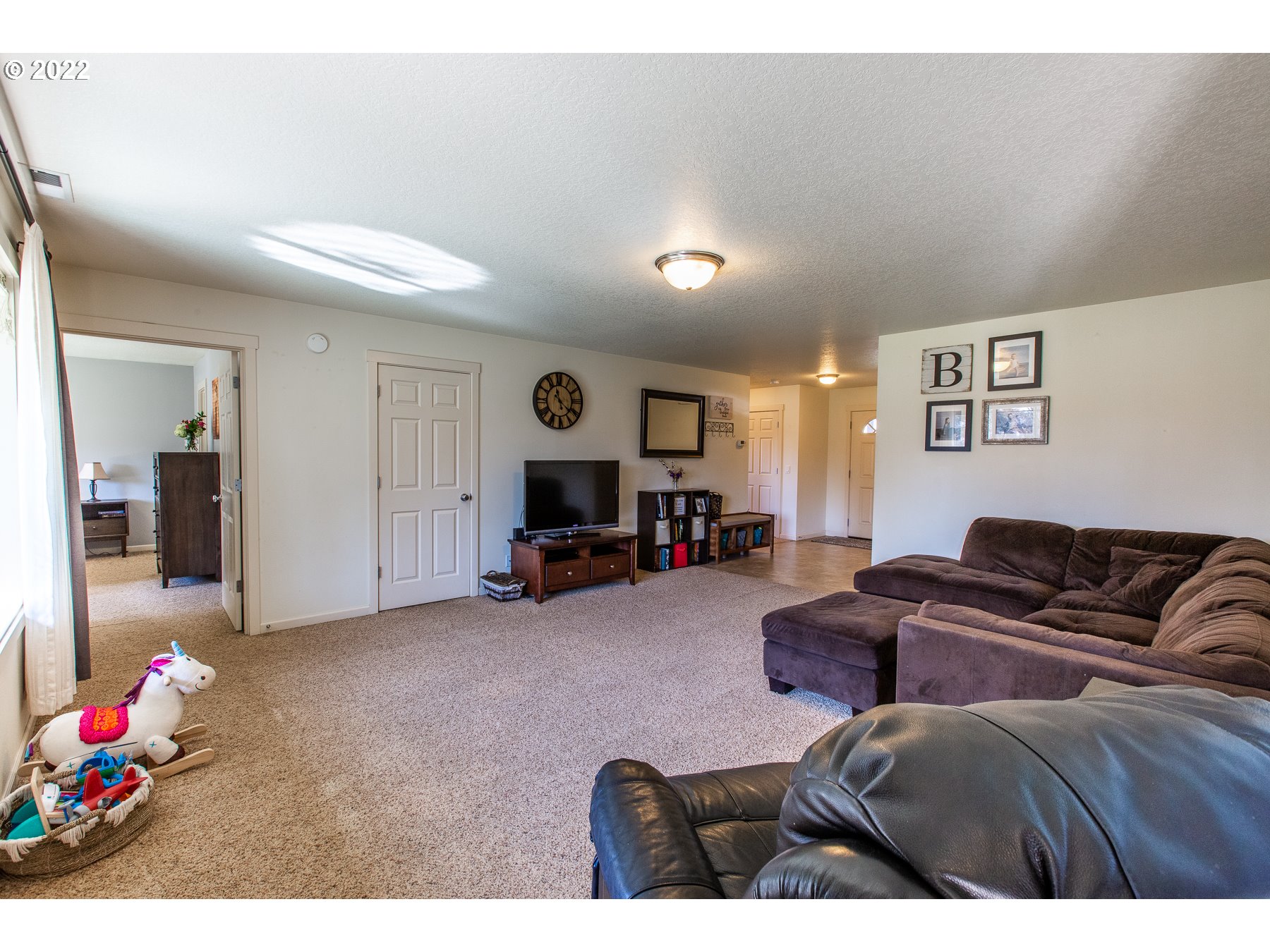 5363 I Street Springfield, OR 97478 - Photo 8 of 29 a living room with furniture and a couch