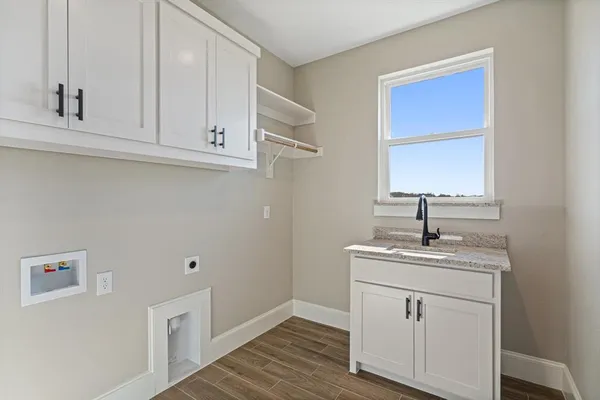 a view of an entryway with a livingroom