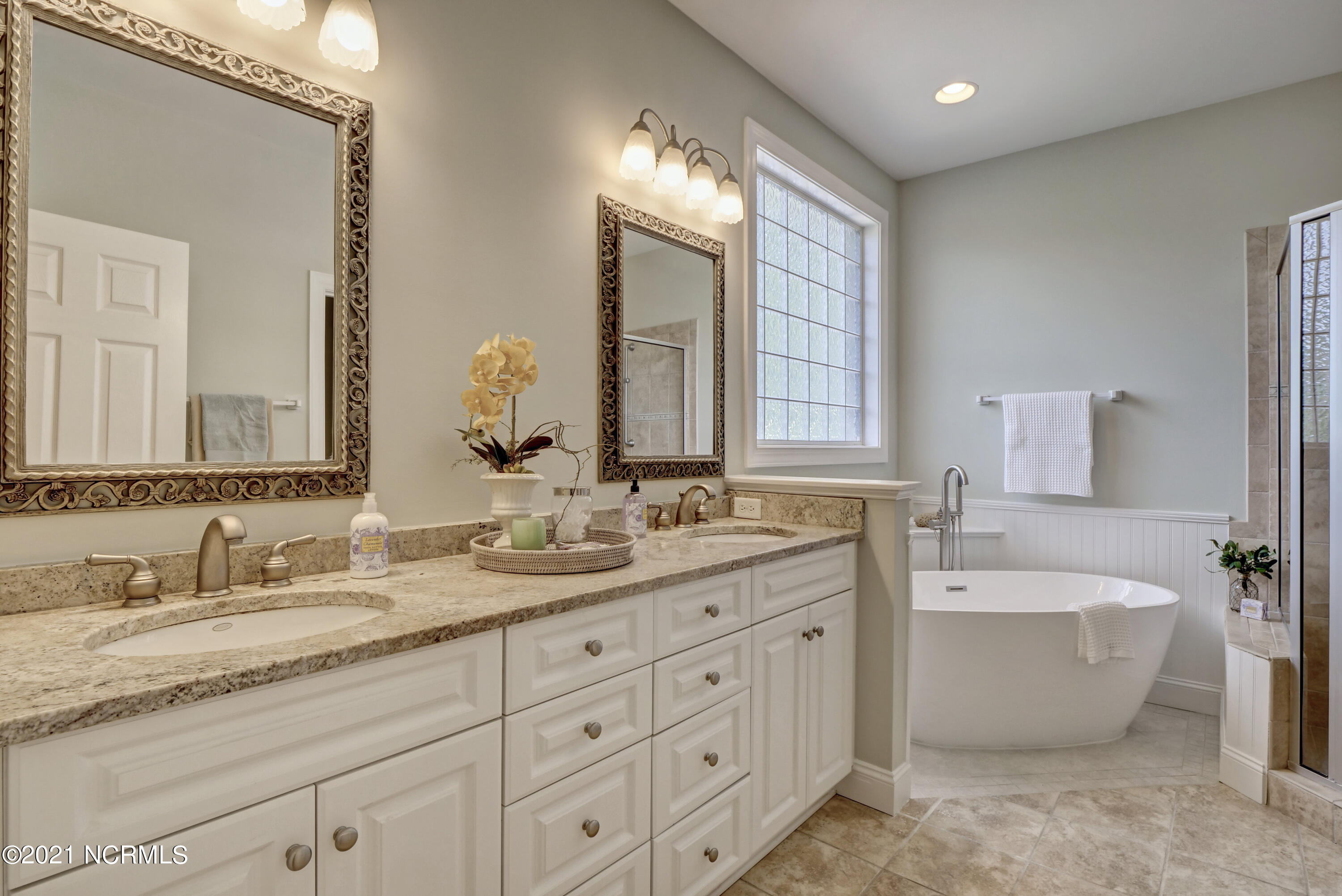 326 Garnercrest Road Wilmington, NC 28411 - Photo 17 of 39 Master Bath