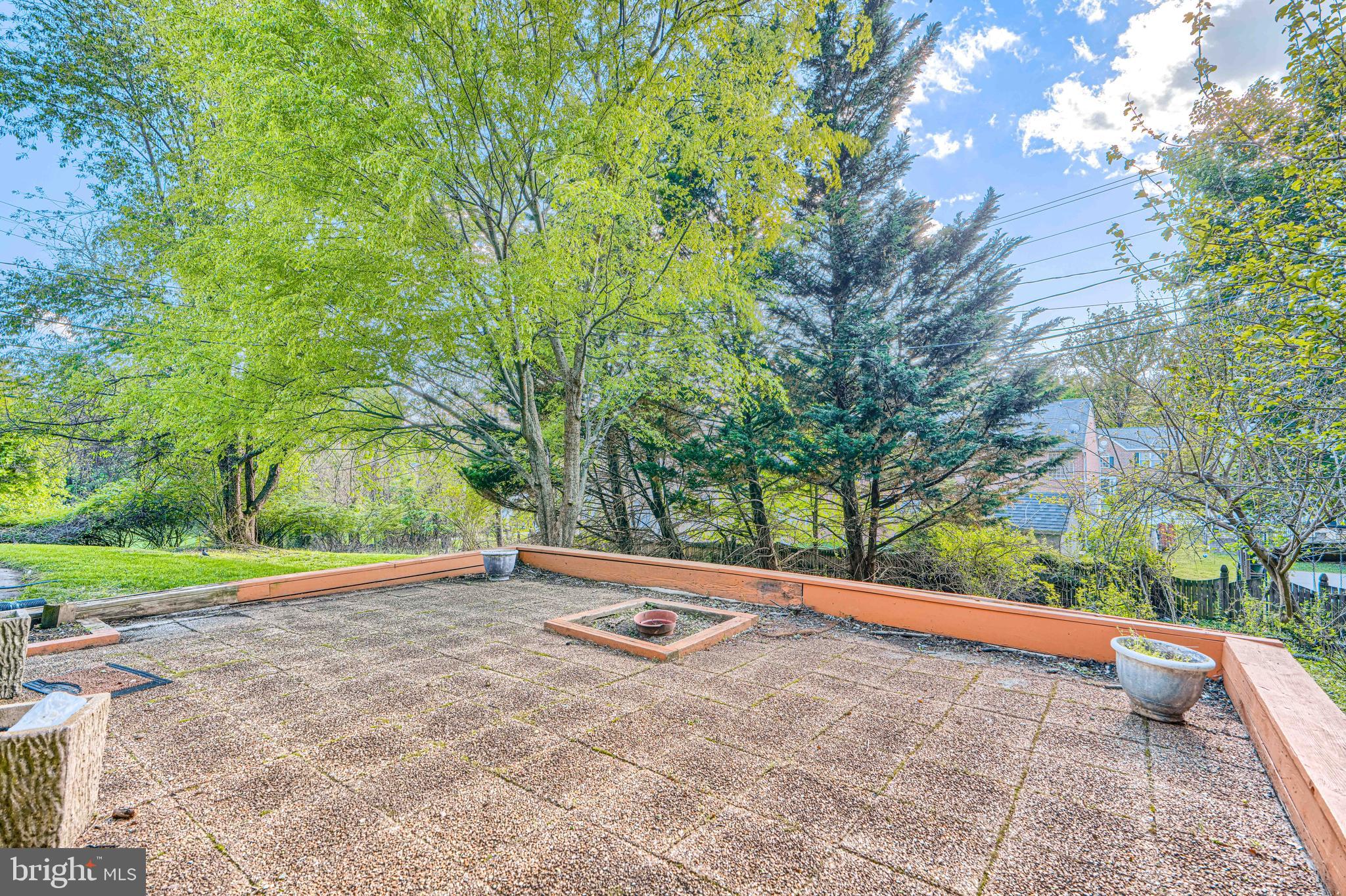 6200 Ivymount Road Baltimore, MD 21209 - Photo 66 of 71 a backyard of a house with lots of green space