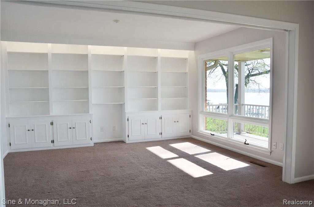 620 North Riverside Avenue St. Clair, MI 48079 - Photo 9 of 53