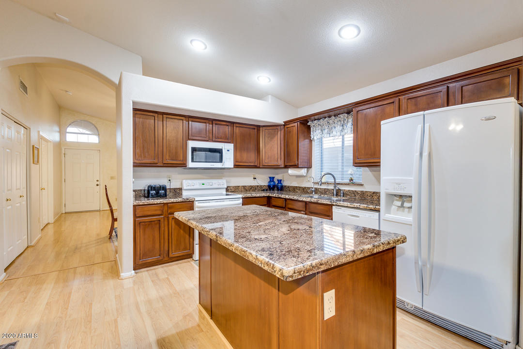 401 West Smoke Tree Road Gilbert, AZ 85233 - Photo 7 of 25 Kitchen 2