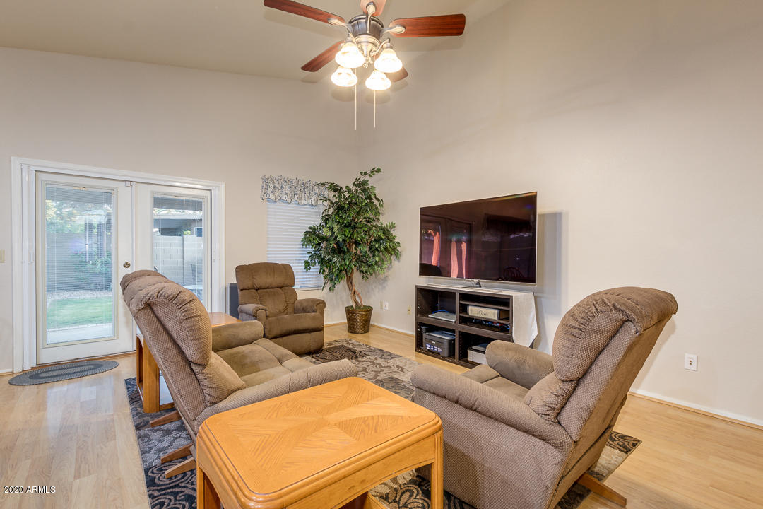 401 West Smoke Tree Road Gilbert, AZ 85233 - Photo 8 of 25 Family Room