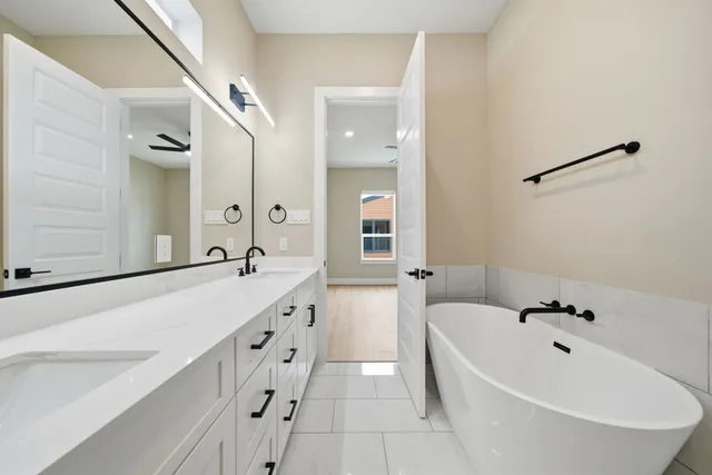 $2,650 | 4013 Griggs Road, Unit L, Houston, TX 77021