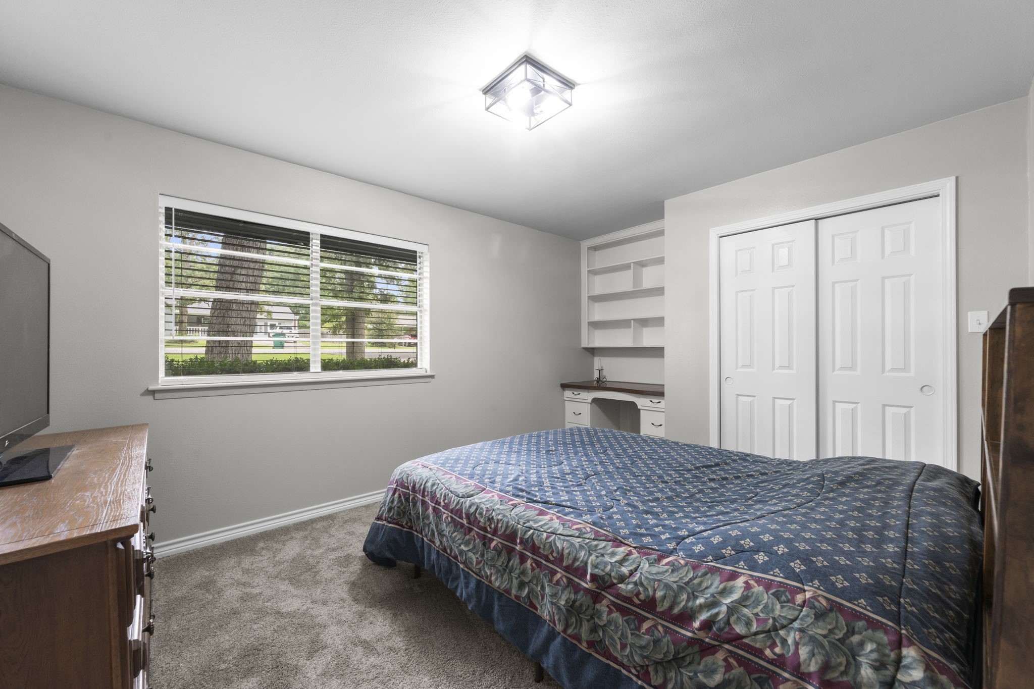 209 Summit Drive Conroe, TX 77303 - Photo 12 of 22 This front-facing bedroom features new carpet, fresh paint, and updated trim work, creating a bright and inviting space, and a built in desk space!