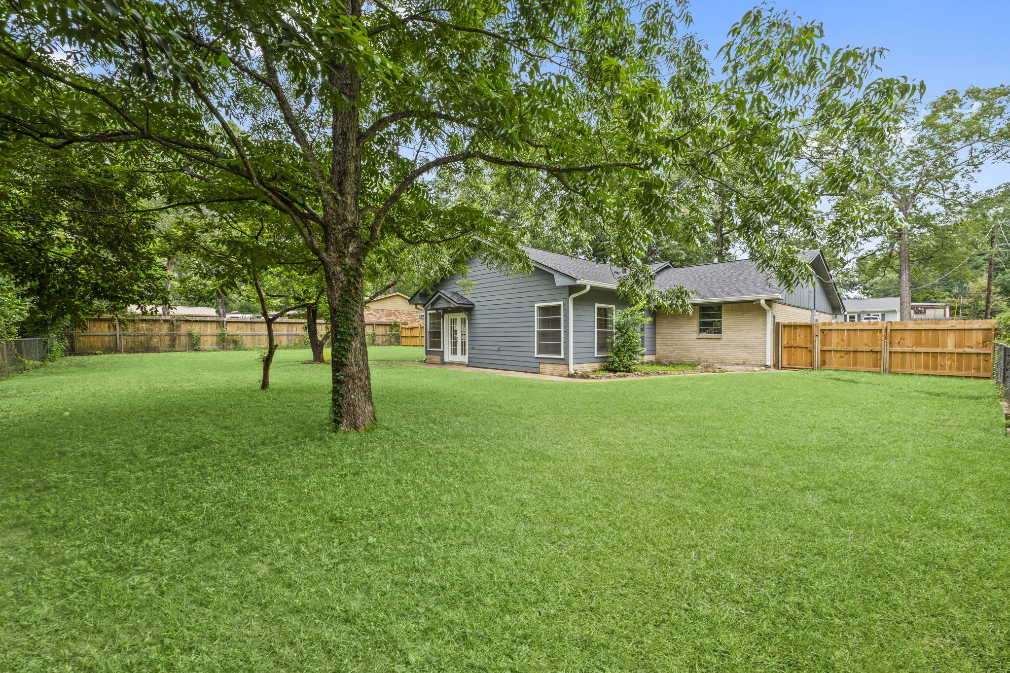 209 Summit Drive Conroe, TX 77303 - Photo 22 of 22 This expansive backyard sits on a stunning 15,000 sq ft lot, offering plenty of space for outdoor living, gardening, and entertaining.