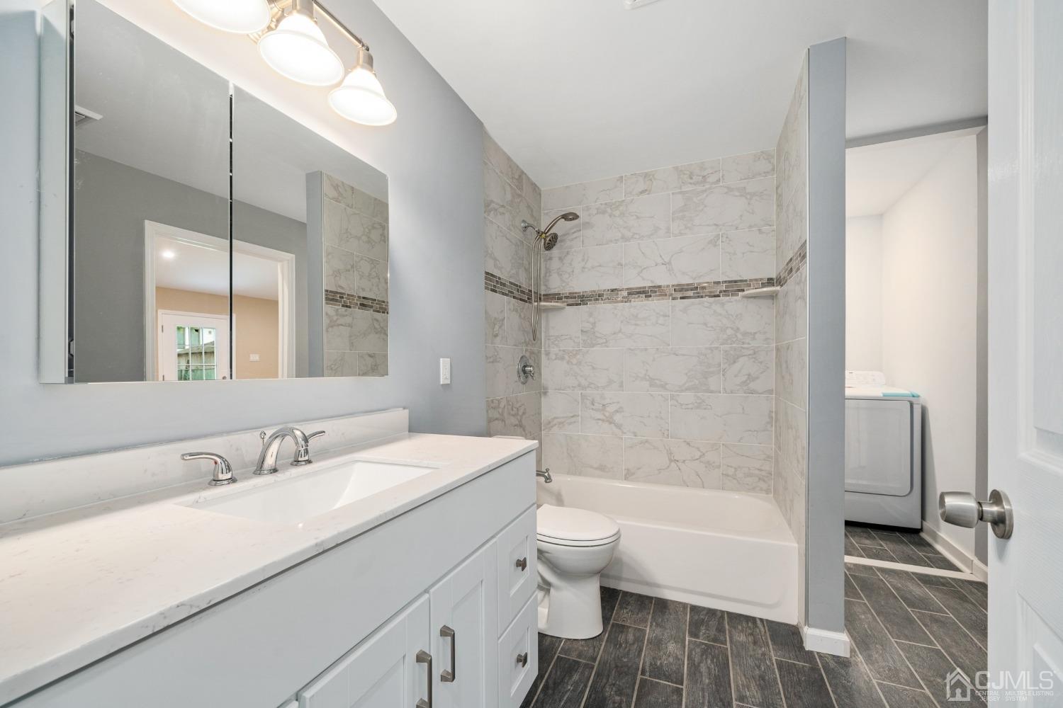68 Winthrop Road Edison, NJ 08817 - Photo 8 of 19 a bathroom with a granite countertop sink a toilet and bathtub