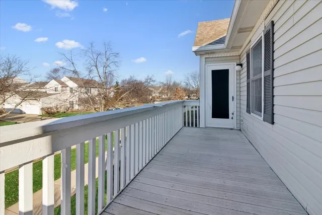 $260,000 | 601 East Victoria Circle, North Aurora, IL 60542