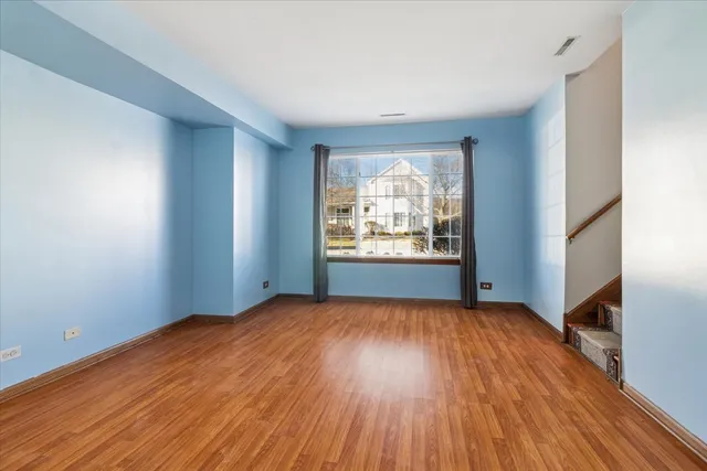 $260,000 | 601 East Victoria Circle, North Aurora, IL 60542