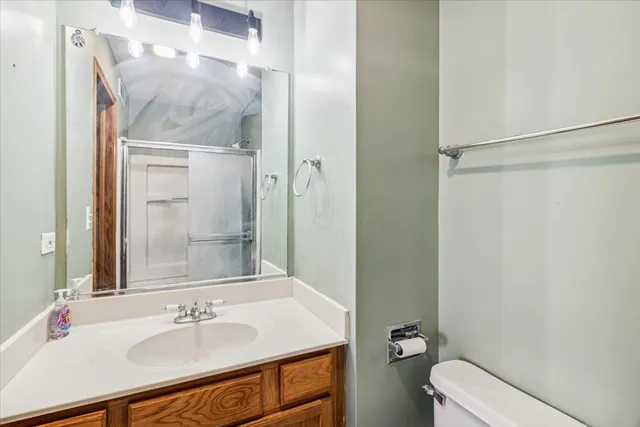 $260,000 | 601 East Victoria Circle, North Aurora, IL 60542