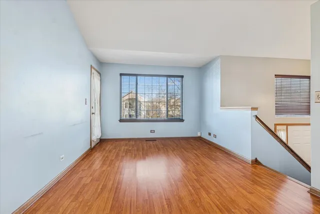 $260,000 | 601 East Victoria Circle, North Aurora, IL 60542