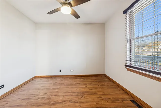 $260,000 | 601 East Victoria Circle, North Aurora, IL 60542