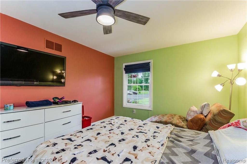 49706 Bemis Road Belleville, MI 48111 - Photo 29 of 44