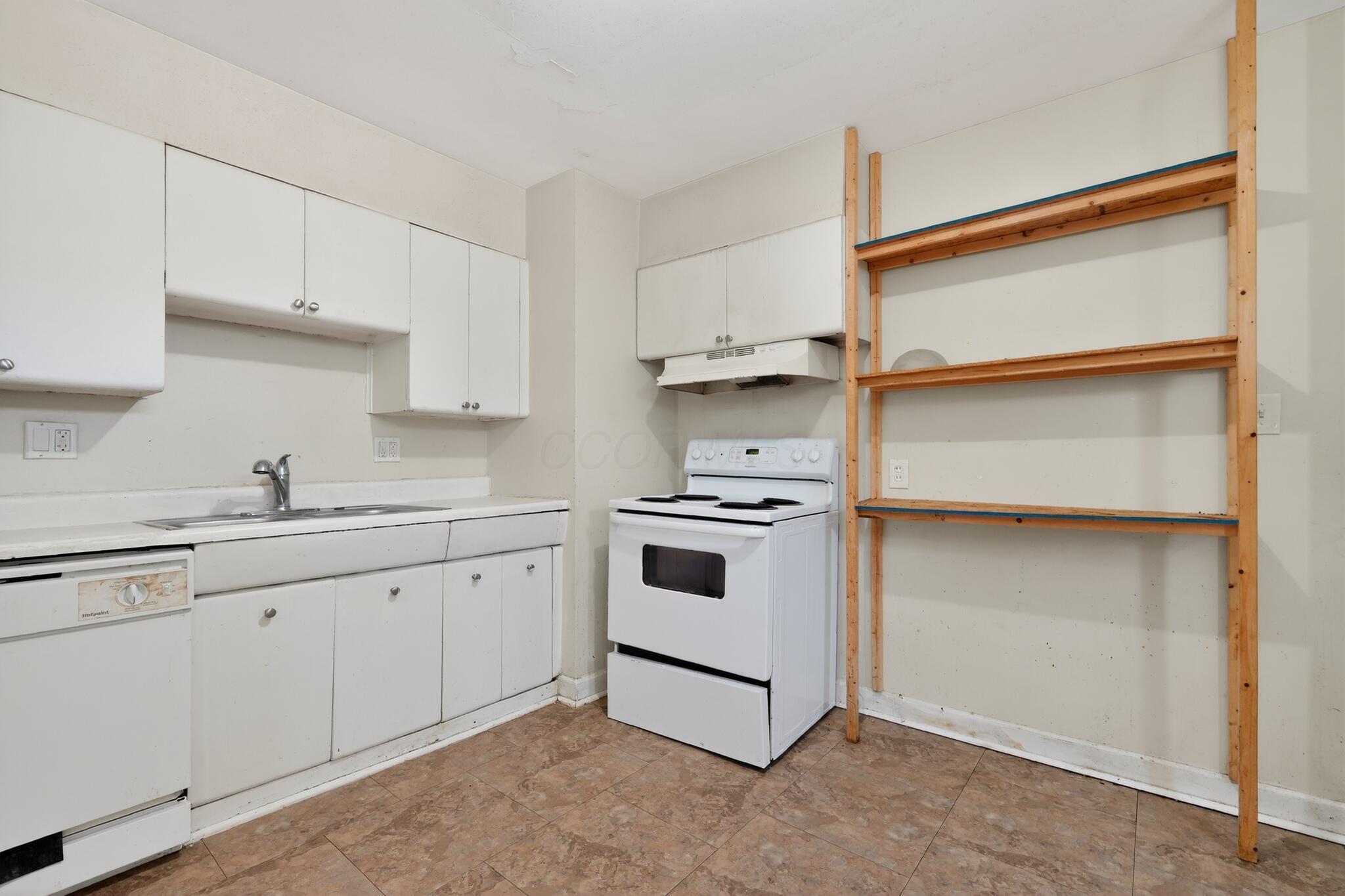 806 South Hampton Road Columbus, OH 43227 - Photo 15 of 30 15_806_S_Hampton_Rd-Kitchen-on-9