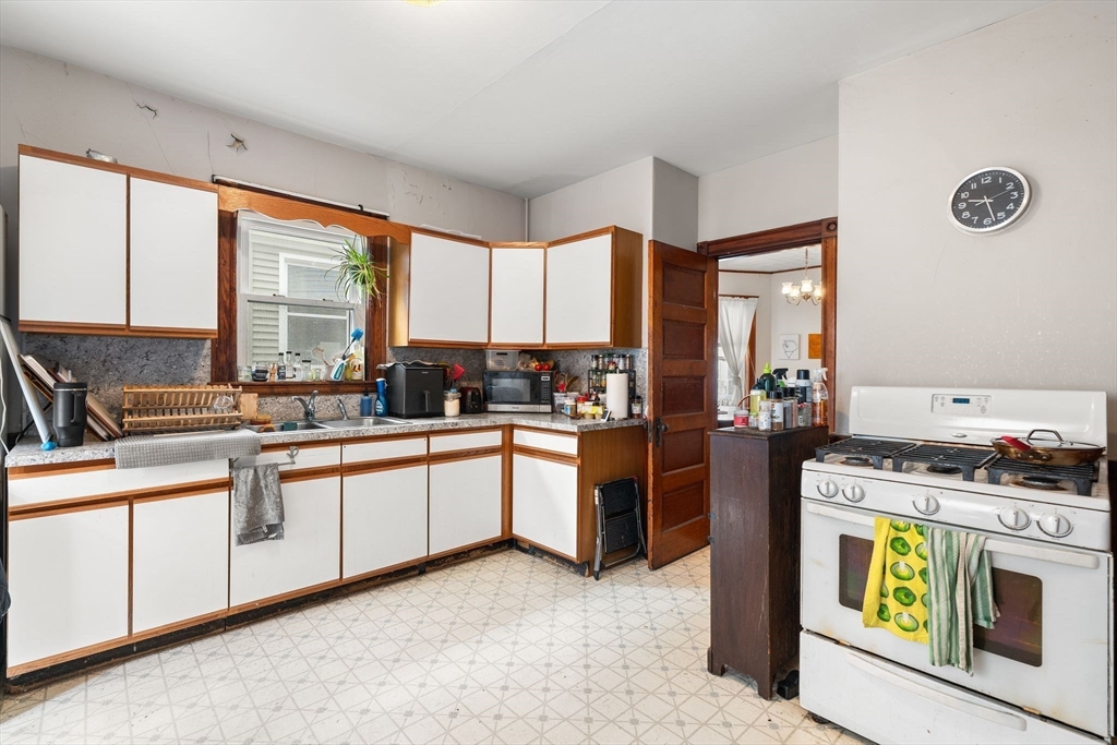 45 Edwin Street Boston, MA 02124 - Photo 26 of 38