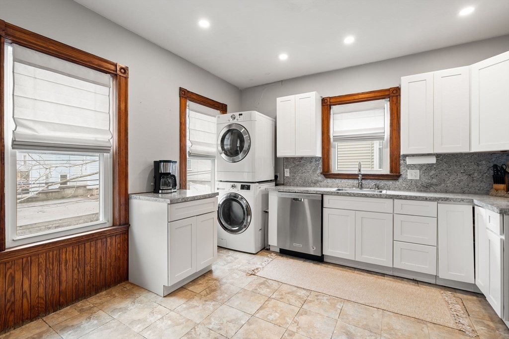 45 Edwin Street Boston, MA 02124 - Photo 8 of 38